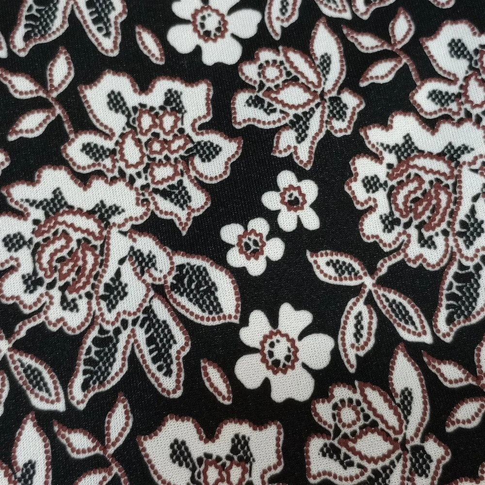 SIGNATURE ROBBIE BEE Black with Red Accents Floral Print Split Bell Slee… - Picture 2 of 9